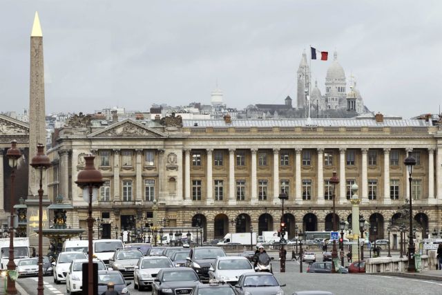Δεν υποβάθμισε, τελικά, η Moody's τη Γαλλία, αλλά την κρατά στον «προθάλαμο»