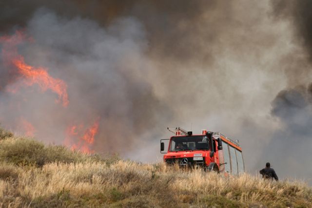Υπό μερικό έλεγχο δύο πυρκαγιές στην Κερατέα