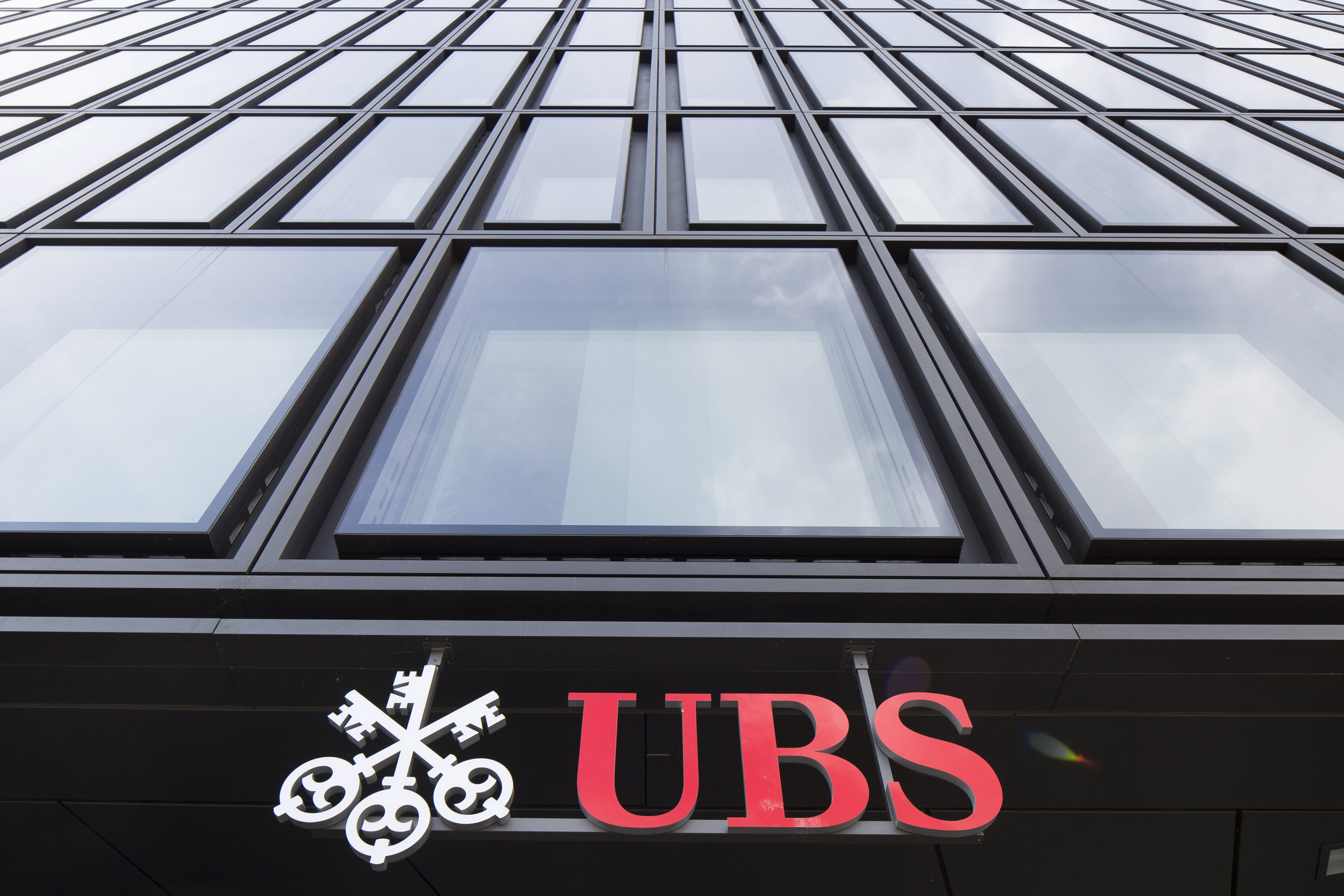 Η UBS ζήτησε από τους ξένους καταθέτες πιστοποιητικά φορολογικής νομιμότητας