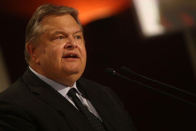 Ανοιχτή και σε υποψηφιότητες εκτός πολιτικής για την Προεδρία η κυβέρνηση