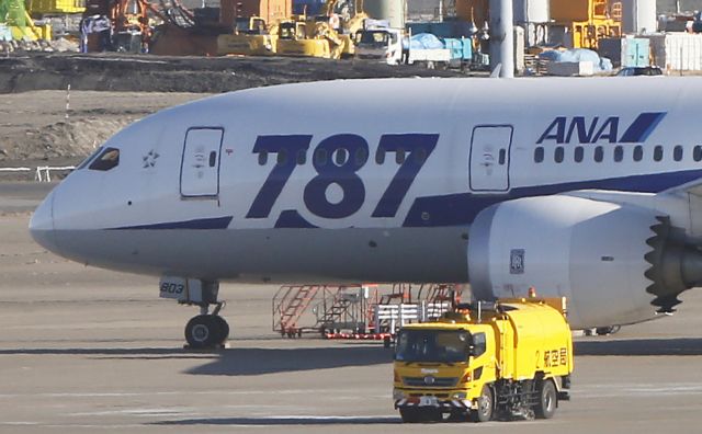 Αναγκαστική προσγείωση πολωνικού Boeing έπειτα από λάθος συναγερμό