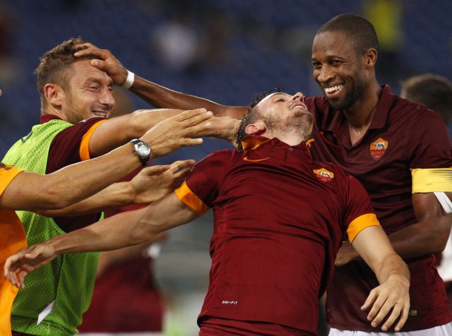 Η Ρόμα κέρδισε το… ελληνικό ντέρμπι απέναντι στην Βερόνα, άνετα η «Γιούβε»