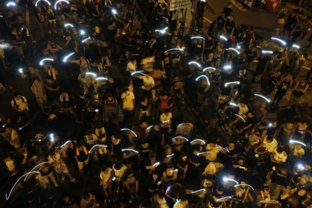 Χονγκ Κονγκ: Αποφασισμένοι να παραμείνουν στο δρόμο οι διαδηλωτές