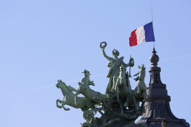 Η Γαλλία βάζει σε κίνδυνο το ευρώ λένε οι Γερμανοί εξαγωγείς