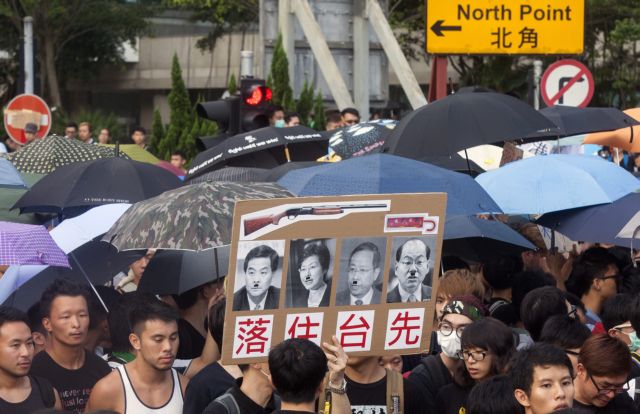 Χιλιάδες στους δρόμους του Χονγκ Κονγκ χωρίς σημάδια έντασης