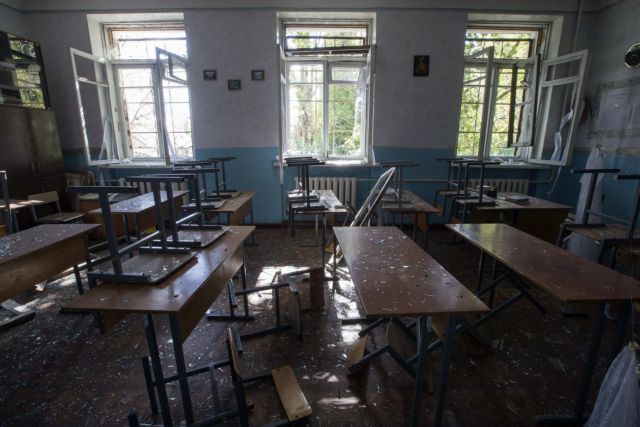 Νεκροί από οβίδες σε σχολείο του Ντονέτσκ