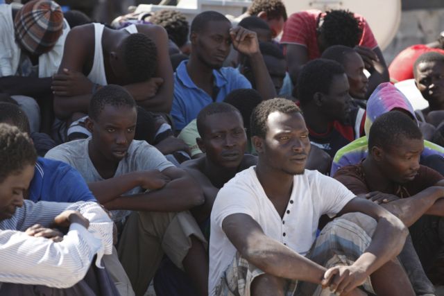 Νεκροί και αγνοούμενοι σε νέο ναυάγιο με μετανάστες ανοιχτά της Λιβύης