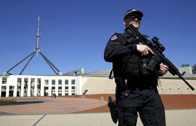 Μόνο σε «θάλαμο απομόνωσης» επισκέπτριες με μπούρκα στην αυστραλιανή Βουλή
