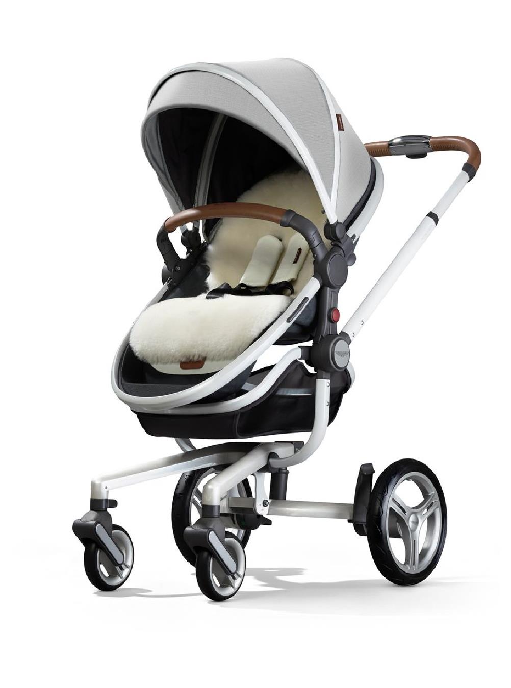 Ένα μωρουδιακό καρότσι για τον… γιο του Τζέιμς Μποντ