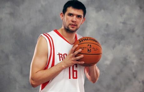 «Ζεσταίνεται» πριν από το ντεμπούτο του στο ΝΒΑ ο Παπανικολάου