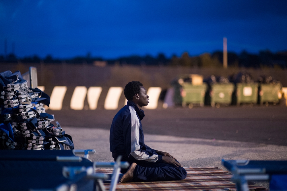 Φωτορεπορτάζ: Ιστορίες προσφύγων που φτάνουν στις ιταλικές ακτές