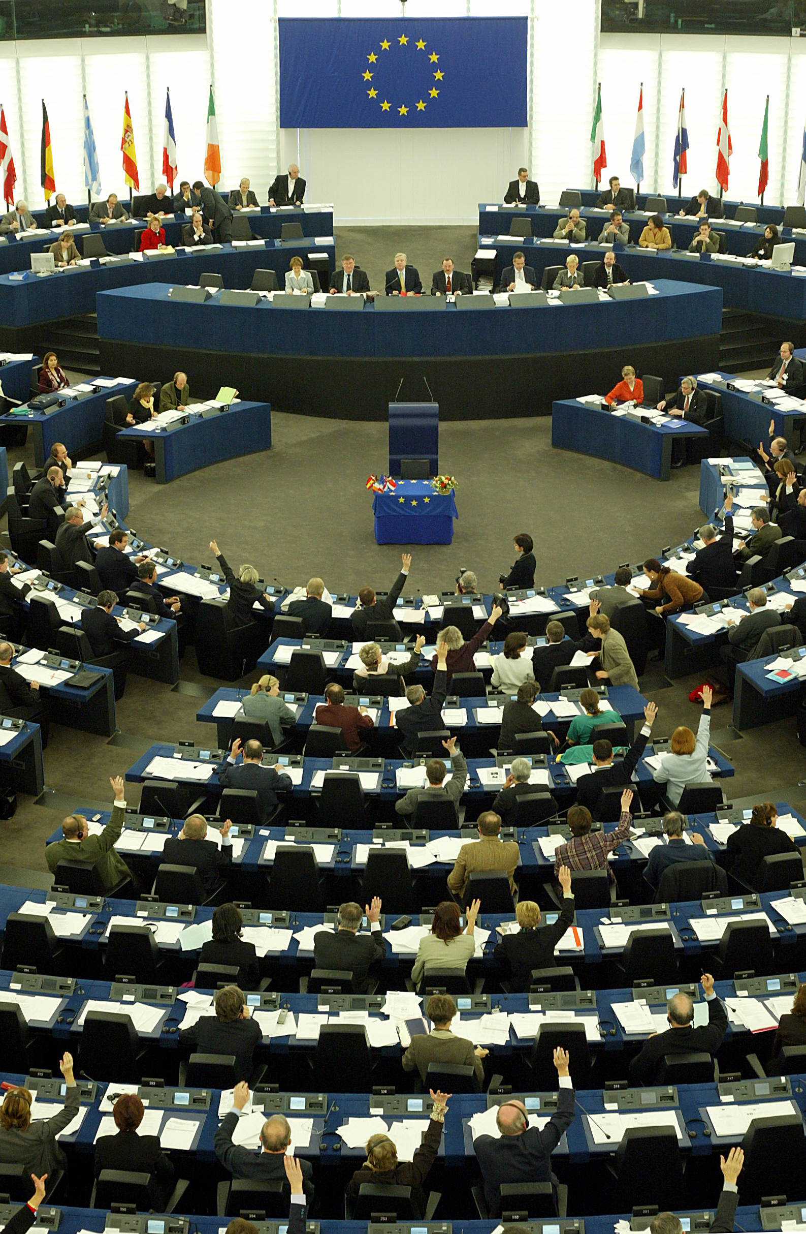 Εκατομμύρια ευρώ κερδίζουν οι ευρωβουλευτές εκτός Ευρωβουλής
