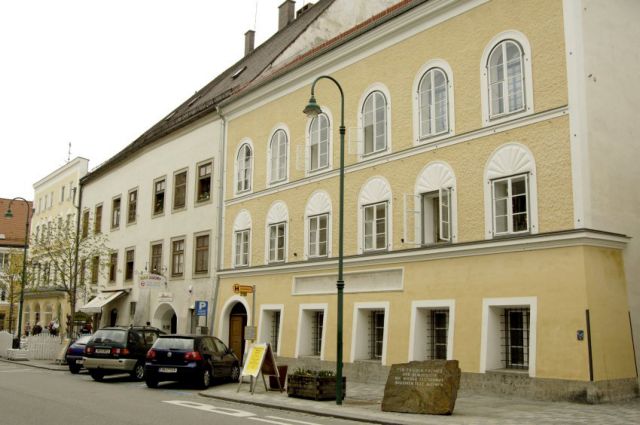 Αυστρία: Οι Αρχές αναζητούν απεγνωσμένα ενοικιαστή για την οικία… Χίτλερ