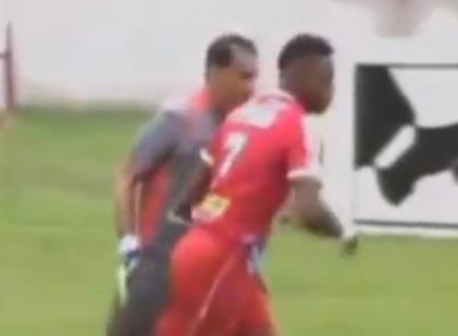 Πέναλτι και κόκκινη κάρτα σε τερματοφύλακα για σεξουαλική παρενόχληση