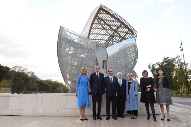 Εγκαίνια του φουτουριστικού Ιδρύματος Louis Vuitton από τον Ολάντ