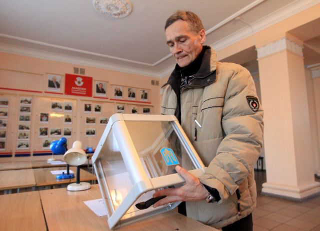 Καθαρή εντολή ζητά ο Ποροσένκο στις ουκρανικές εκλογές της Κυριακής