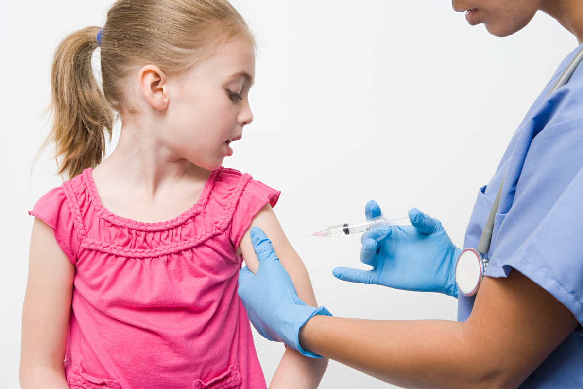 Ασπίδα προστασίας για βρέφη και παιδιά ο σωστός και έγκαιρος εμβολιασμός
