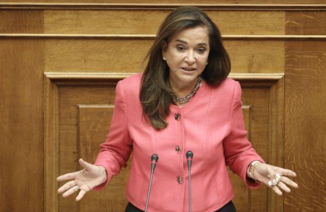 Αποκατάσταση των μικροομολογιούχων που ζημιώθηκαν ζητά η Μπακογιάννη