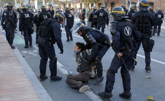 Οργή στη Γαλλία μετά το θάνατο διαδηλωτή πιθανότατα από χειροβομβίδα