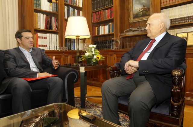 Στον Κάρολο Παπούλια τη Δευτέρα ο Αντ.Σαμαράς και ο Αλ.Τσίπρας