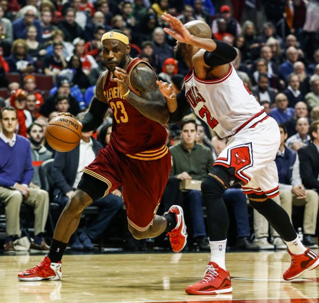 Νίκες για Αντετοκούνμπο και Κουφό, «έκρηξη» ΛεΜπρον στο Σικάγο