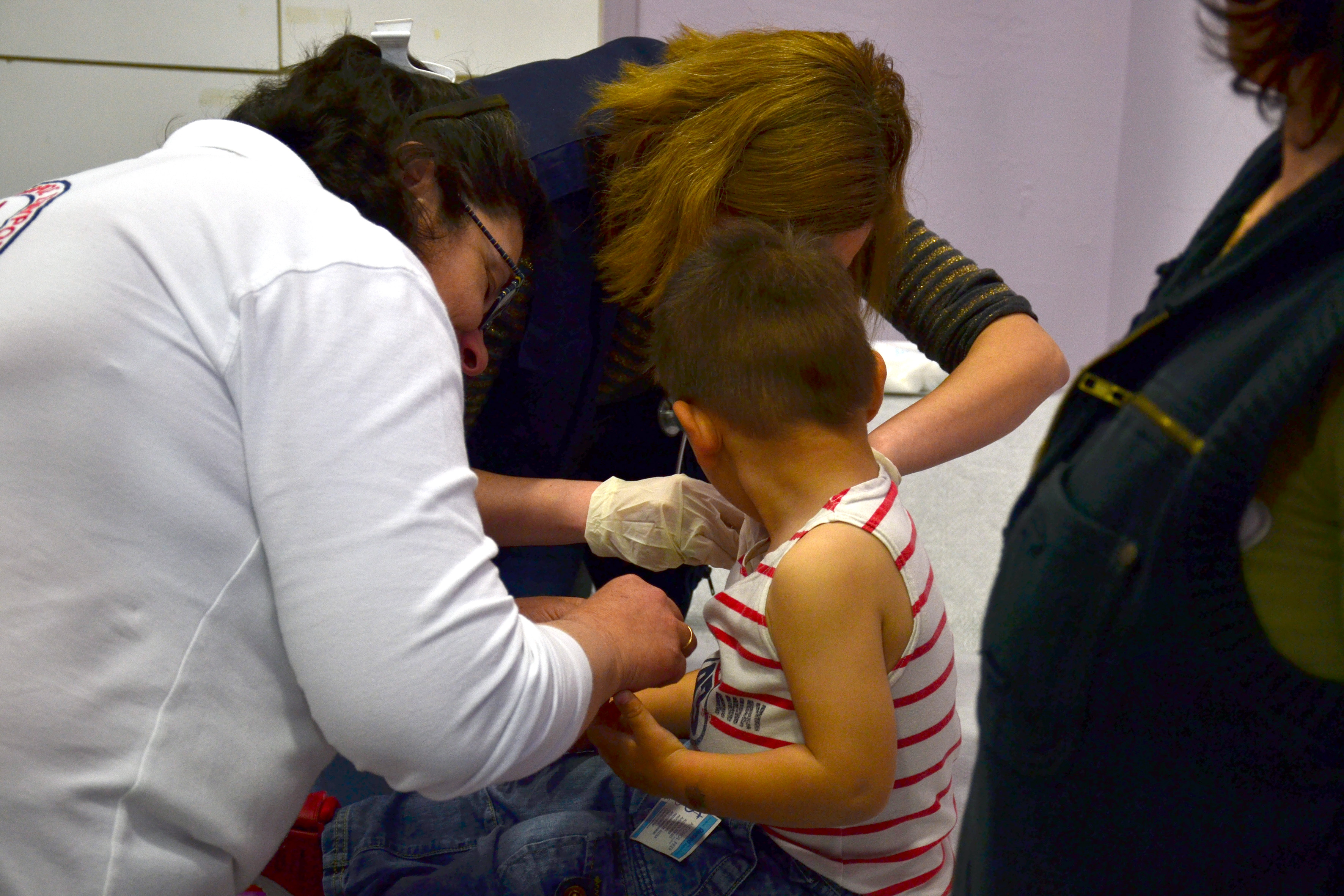 Δωρεάν παιδιατρικές εξετάσεις στο Ηράκλειο Κρήτης από τους Γιατρούς του Κόσμου