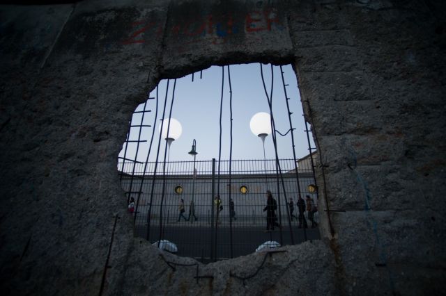 Το Βερολίνο γιορτάζει τα 25 χρόνια από την πτώση του Τείχους