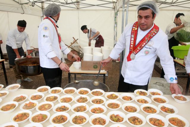 Το «κακομούτσουνο μπριάμ» των 5.000 πιάτων στην Λεωφόρο Νίκης