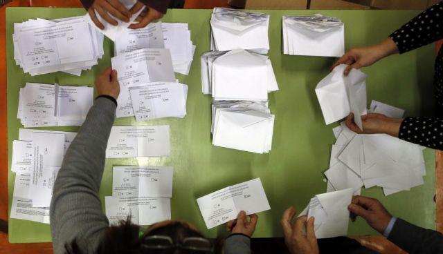 Καταλονία: Συντριπτικό το «ναι» στην ανεξαρτησία, υψηλότατη η αποχή