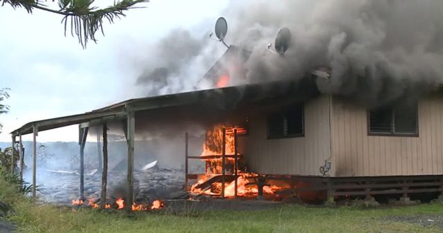 Χαβάη: «Καταβρόχθισε» το πρώτο σπίτι η καυτή λάβα από το ηφαίστειο Κιλαουέα