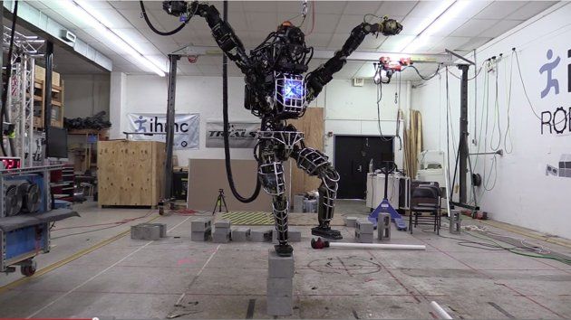 H Google παρουσιάζει το ρομπότ του Καράτε Κιντ