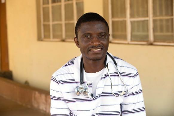 Πέθανε ο γιατρός από τη Σιέρα Λεόνε που νοσηλευόταν στις ΗΠΑ για Έμπολα
