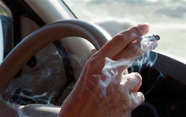 Μια ώρα συνύπαρξης σε αυτοκίνητο με καπνιστή αρκεί για να σας κάνει κακό στην υγεία