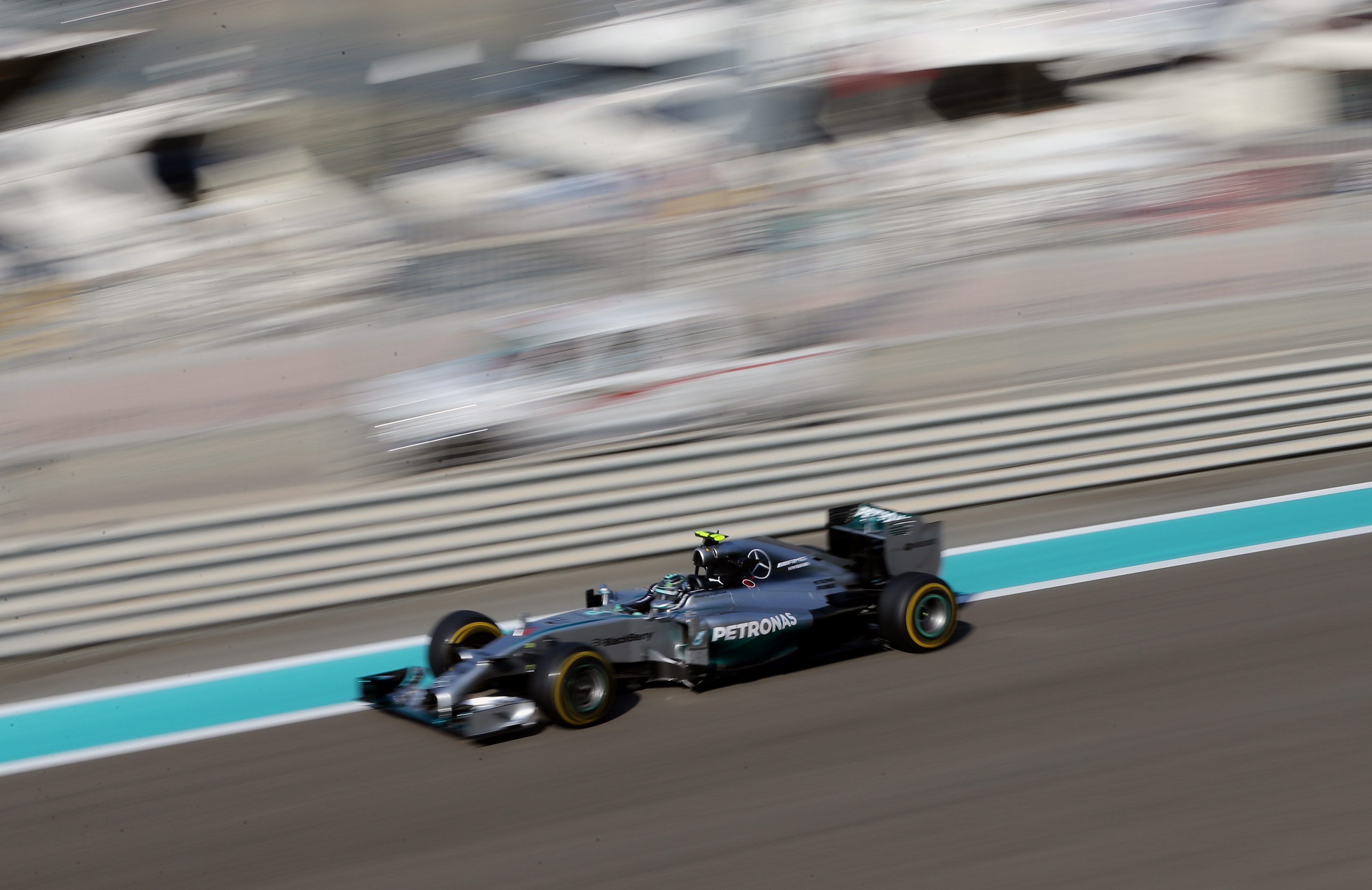 GP Abu Dhabi 2014: Hamilton στην κορυφή του πρώτου σκέλους των ελεύθερων δοκιμών
