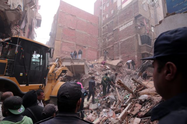 Τουλάχιστον 18 νεκροί σε κατάρρευση πολυκατοικίας στο Κάιρο