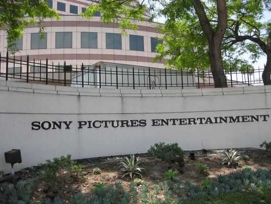 Εισβολείς παραλύουν τα πληροφοριακά συστήματα της Sony Pictures