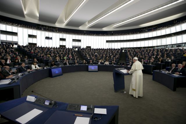 Πάπας στην Ευρωβουλή: Να μη γίνει η Μεσόγειος νεκροταφείο μεταναστών