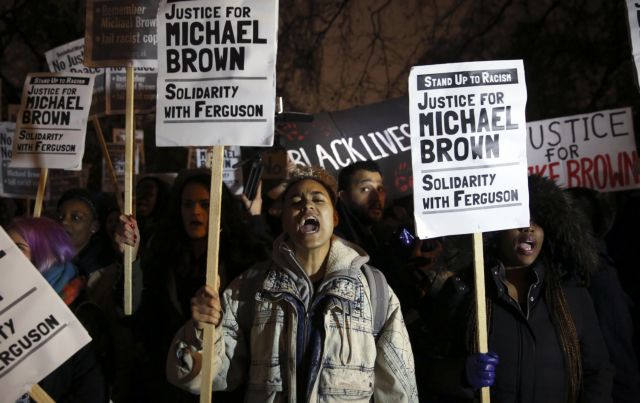 Διαδήλωση στο Λονδίνο για το Φέργκιουσον, «τεταμένη ηρεμία» στις ΗΠΑ