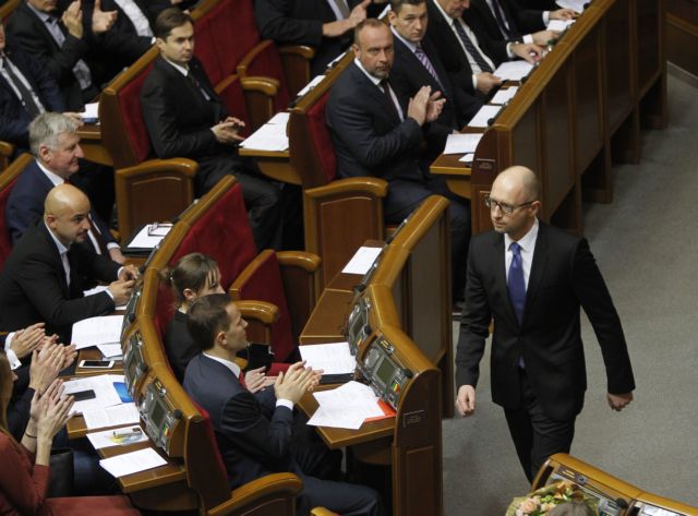 Ουκρανική Βουλή: Υπέρ της παραμονής του Γιάτσενιουκ στην πρωθυπουργία
