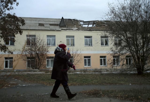 Δωδεκάχρονος και 50χρονη νεκροί από οβίδες πυροβολικού στο Ντονέτσκ