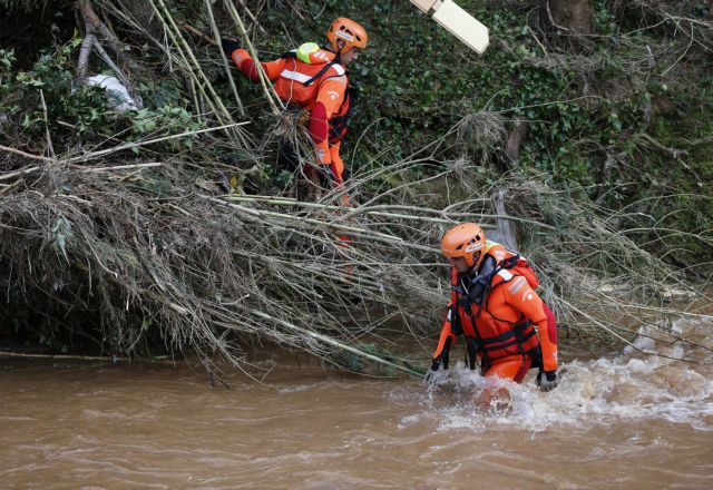 Τέσσερις νεκροί στις πλημμύρες που σαρώνουν τη νότια Γαλλία