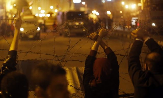 Δύο νεκροί διαδηλωτές σε επεισόδια στο Κάιρο μετά την απαλλαγή Μουμπάρακ