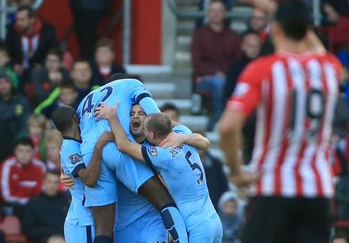 Στους -6 από την Tσέλσι και προσπέραση στη Σαουθάμπτον από τη Σίτι