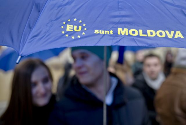 Οι Μολδαβοί ψήφισαν Ευρώπη, παρά τo προβάδισμα του φιλορωσικού κόμματος