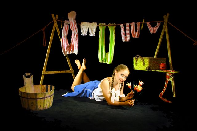 Χριστούγεννα στο Δημοτικό Θέατρο Πειραιά με το Μαύρο Θέατρο της Πράγας