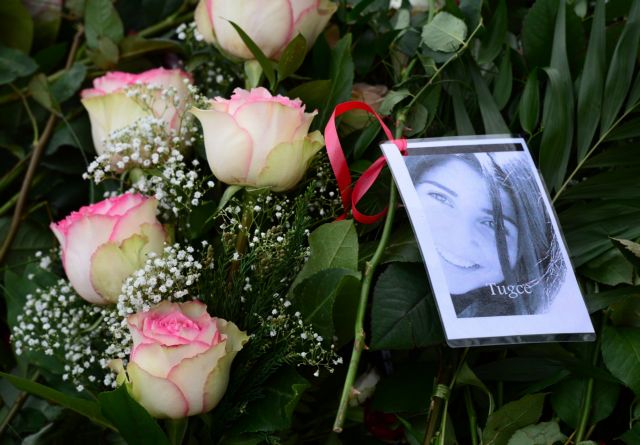 Γερμανία: Τελευταίο «αντίο» στο κορίτσι που δεν γύρισε το κεφάλι του αλλού