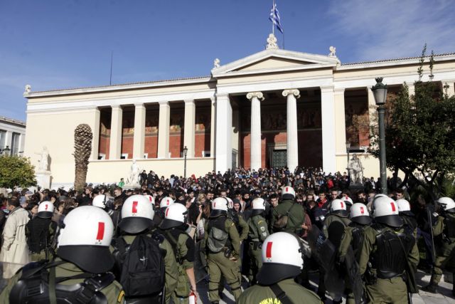 «Φρούριο» η Αθήνα - Απαγόρευση συγκεντρώσεων για Νταβούτογλου