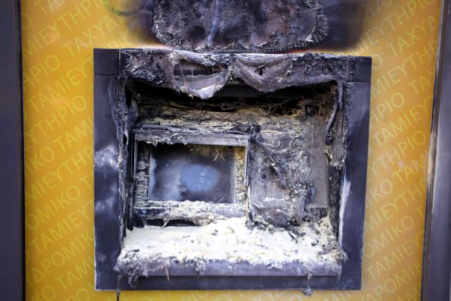 Σειρά εμπρηστικών επιθέσεων τη νύχτα