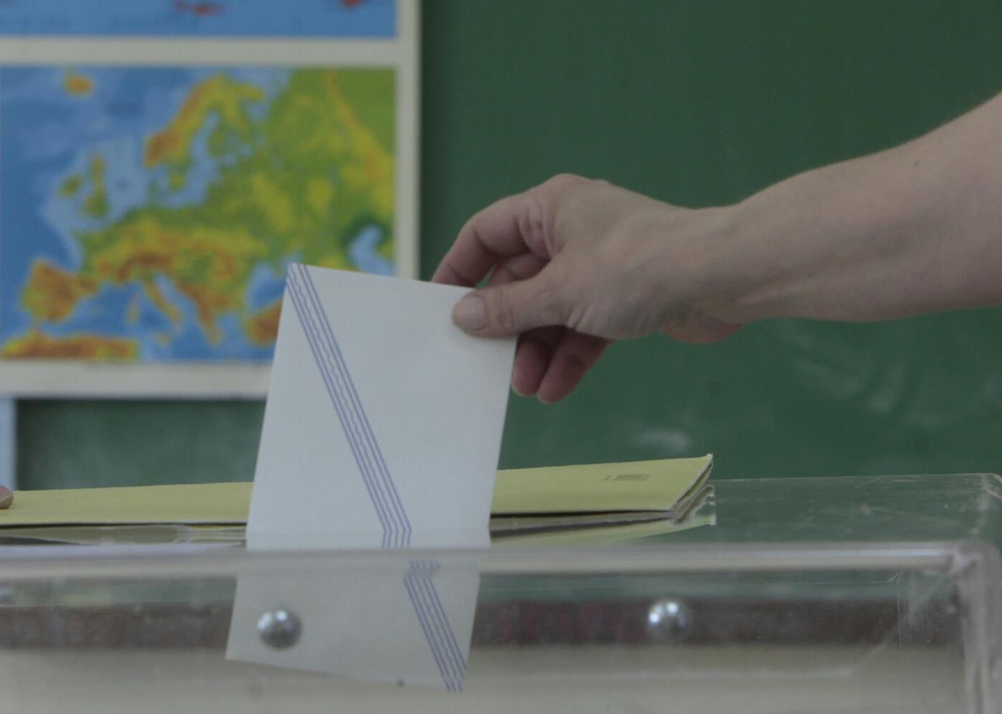 Προβάδισμα 3,1% στον ΣΥΡΙΖΑ δίνει νέα δημοσκόπηση