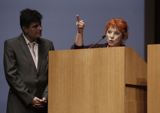 Ξέσπασε η Χρ.Διαβάτη, δίχασε η βράβευση του Σάκη Ρουβά